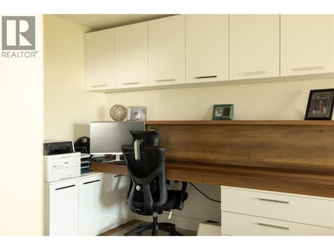 Built in Desk at 13411 Apex Lane, Lake Country North West