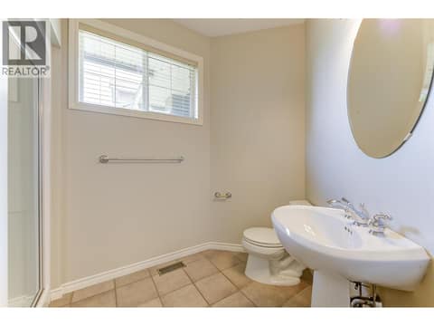 Main floor 3 piece bathroom at 3800 Gallaghers Pinnacle Way Unit# 29, South East Kelowna
