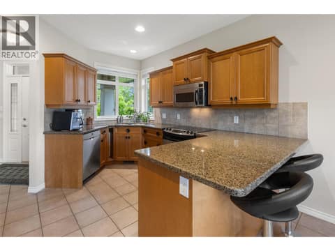 Maple kitchen at 3800 Gallaghers Pinnacle Way Unit# 29, South East Kelowna