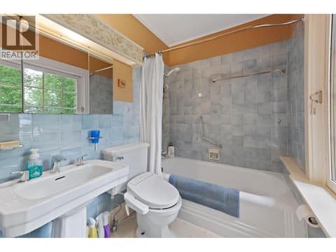 Photo 22 of 4852-4858 Lakeshore Road, Upper Mission, Kelowna