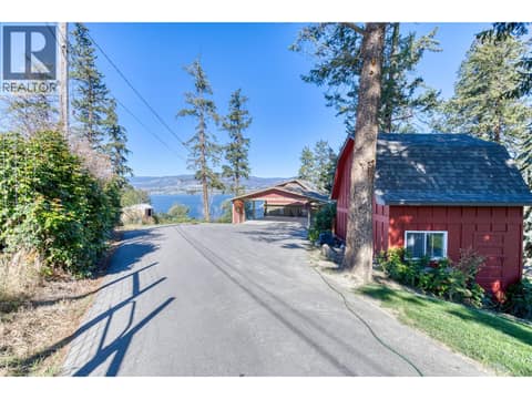 Driveway to Lakeview House at 4852-4858 Lakeshore Road, Upper Mission, Kelowna