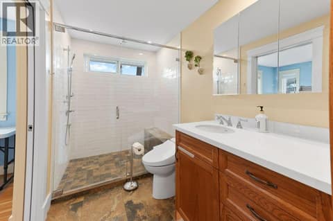 Lakeview House Main Floor Cheater Ensuite at 4852-4858 Lakeshore Road, Upper Mission, Kelowna