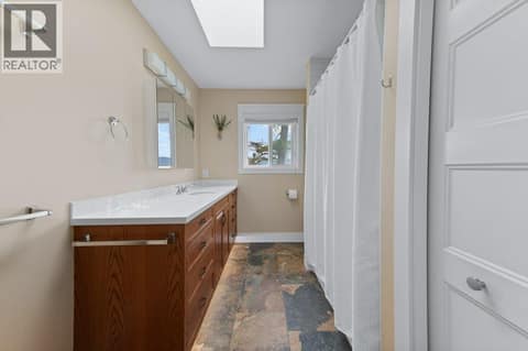 Lakeview House Upper Floor Full Bath at 4852-4858 Lakeshore Road, Upper Mission, Kelowna