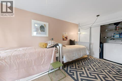 Photos taken with previous tenant in place at 4852-4858 Lakeshore Road, Upper Mission, Kelowna