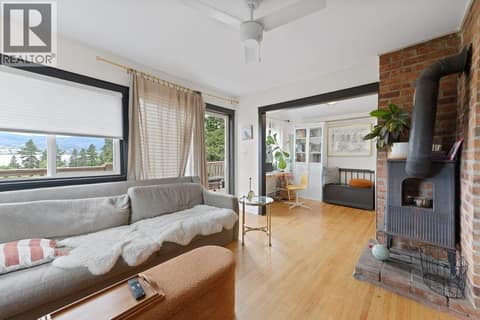 Photos taken with previous tenant in place at 4852-4858 Lakeshore Road, Upper Mission, Kelowna