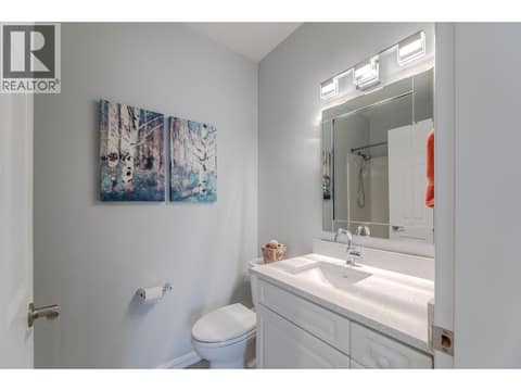 Full bath, up at 9800 TURNER Street Unit# 65, Main Town, Summerland