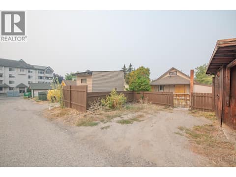 Photo 41 of 3007 38 Street, City of Vernon