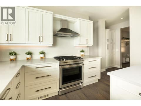 Jenn-Air Gas Range at 3320 Acacia Lane, McKinley Landing, Kelowna