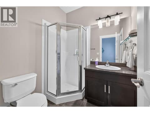 Main Level Full Bathroom at 1040 Mt Revelstoke Place Unit# 14 Lot# 20, Middleton Mountain Vernon