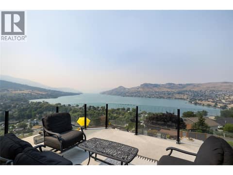 Deck with lake view at 10 Bayview Heights, Middleton Mountain Coldstream
