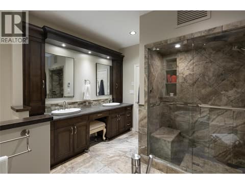 Ensuite at 10 Bayview Heights, Middleton Mountain Coldstream
