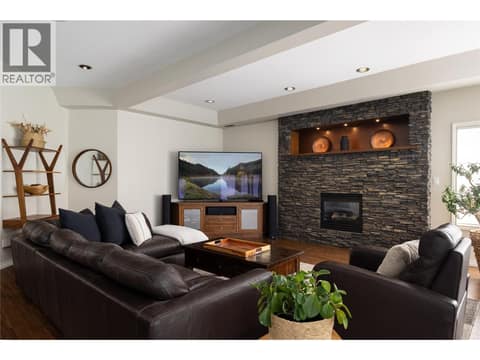 Family room at 10 Bayview Heights, Middleton Mountain Coldstream