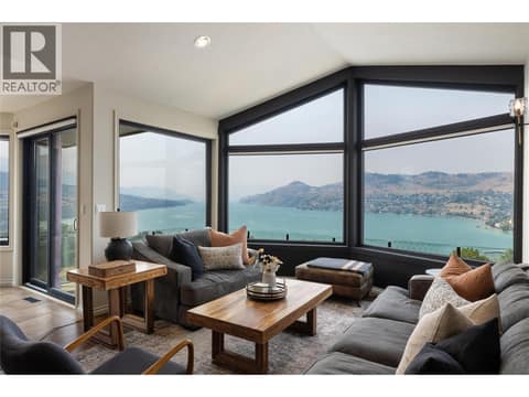 Great room with lake view at 10 Bayview Heights, Middleton Mountain Coldstream