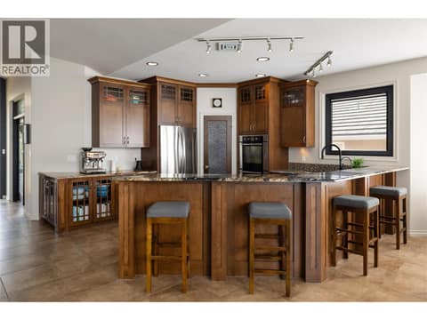 Kitchen island at 10 Bayview Heights, Middleton Mountain Coldstream
