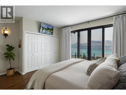 Primary bedroom at 10 Bayview Heights, Middleton Mountain Coldstream