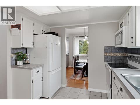 Photo 13 of 3140 Coventry Crescent, Glenrosa, West Kelowna