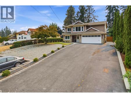 Photo 2 of 3140 Coventry Crescent, Glenrosa, West Kelowna