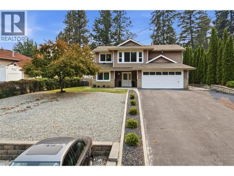 Photo 3 of 3140 Coventry Crescent, Glenrosa, West Kelowna