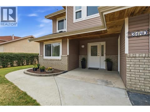 Photo 4 of 3140 Coventry Crescent, Glenrosa, West Kelowna
