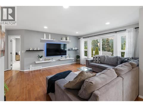 Photo 7 of 3140 Coventry Crescent, Glenrosa, West Kelowna