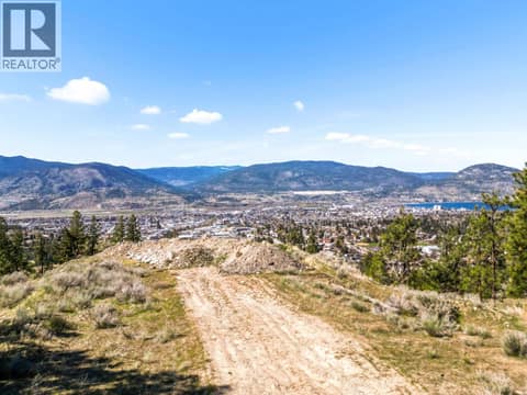 Photo 3 of 138 SALIKEN Drive, Columbia/Duncan, Penticton