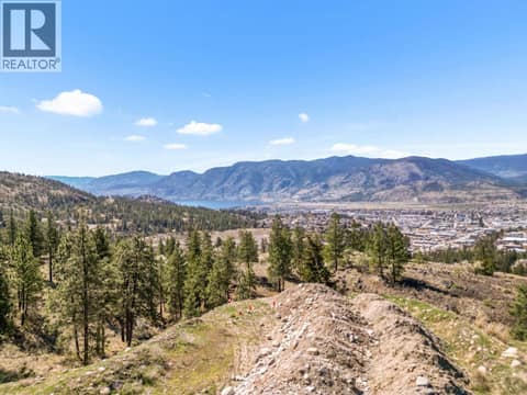 Photo 4 of 138 SALIKEN Drive, Columbia/Duncan, Penticton