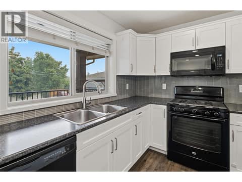 Photo 14 of 560 & 562 Christleton Avenue, Kelowna South