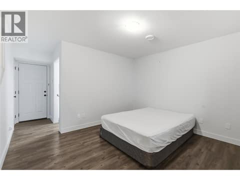 Photo 16 of 560 & 562 Christleton Avenue, Kelowna South