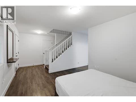 Photo 6 of 560 & 562 Christleton Avenue, Kelowna South