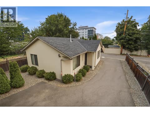 CARRIAGE HOUSE #2 ONE LEVEL at 560 & 562 Christleton Avenue, Kelowna South