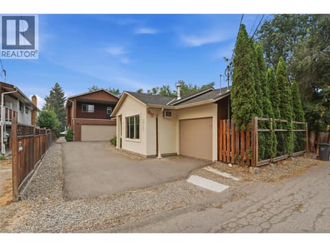 CARRIAGE HOUSE #2 PAVED DRIVEWAY FROM THE LANE at 560 & 562 Christleton Avenue, Kelowna South