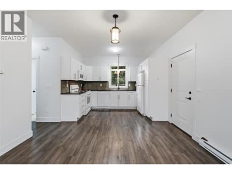 CARRIAGE HOUSE #2 KITCHEN at 560 & 562 Christleton Avenue, Kelowna South