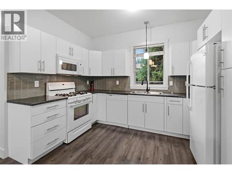 CARRIAGE HOUSE #2 KITCHEN at 560 & 562 Christleton Avenue, Kelowna South