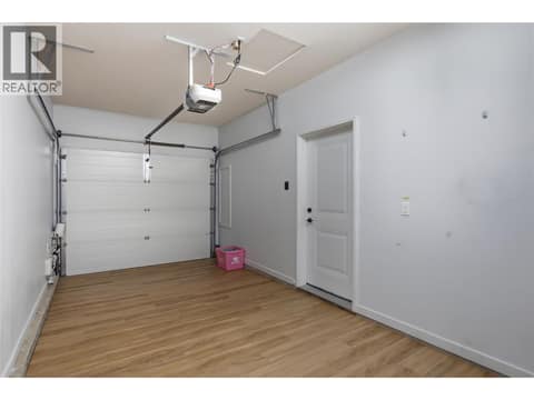 CARRIAGE HOUSE #2 SINGLE CAR GARAGE/OFFICE/FLEX ROOM at 560 & 562 Christleton Avenue, Kelowna South