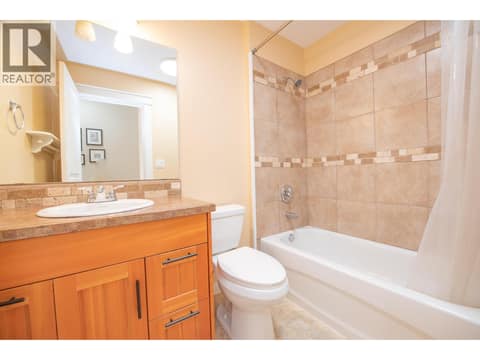 Main bath at 1808 Skyview Crescent, Lumby Valley