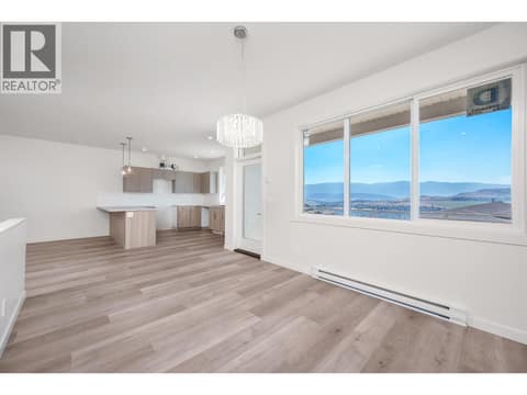 Dining at 4313 Painted Turtle Drive, Alexis Park, Vernon