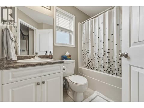 Photo 16 of 4407 20th Street Unit# 4, Harwood, Vernon