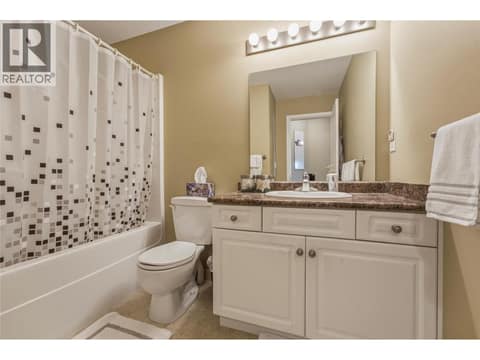 Photo 20 of 4407 20th Street Unit# 4, Harwood, Vernon