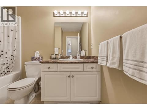 Photo 21 of 4407 20th Street Unit# 4, Harwood, Vernon