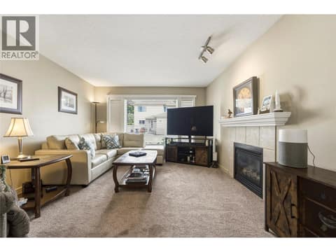 Photo 3 of 4407 20th Street Unit# 4, Harwood, Vernon