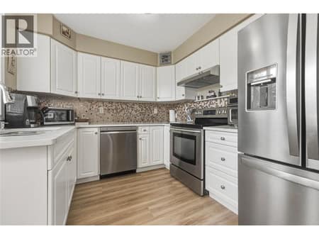 Photo 6 of 4407 20th Street Unit# 4, Harwood, Vernon