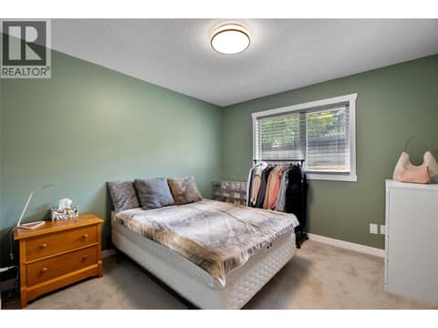Photo 13 of 975 Huntleigh Crescent, Aberdeen, Kamloops