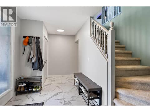 Photo 3 of 975 Huntleigh Crescent, Aberdeen, Kamloops