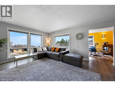 Photo 9 of 975 Huntleigh Crescent, Aberdeen, Kamloops
