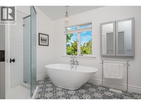 Gorgeous primary ensuite at 2501 30 Avenue, East Hill, Vernon