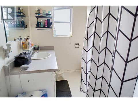 Photo 10 of 262 HOLLY Avenue, North Kamloops