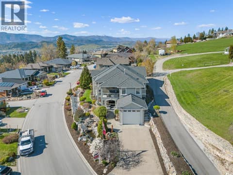 Lower Level Single Garage - Concrete driveway at 1095 Hume Avenue, Black Mountain, Kelowna