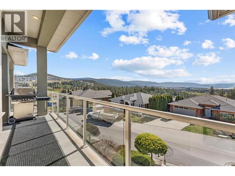 Walk-around Deck at 1095 Hume Avenue, Black Mountain, Kelowna