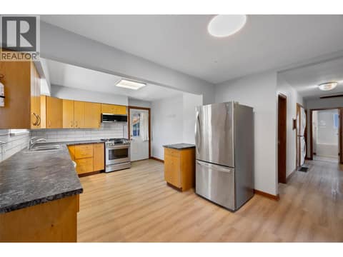 Photo 10 of 875 SURREY Avenue, North Kamloops