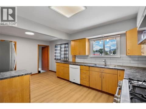 Photo 11 of 875 SURREY Avenue, North Kamloops